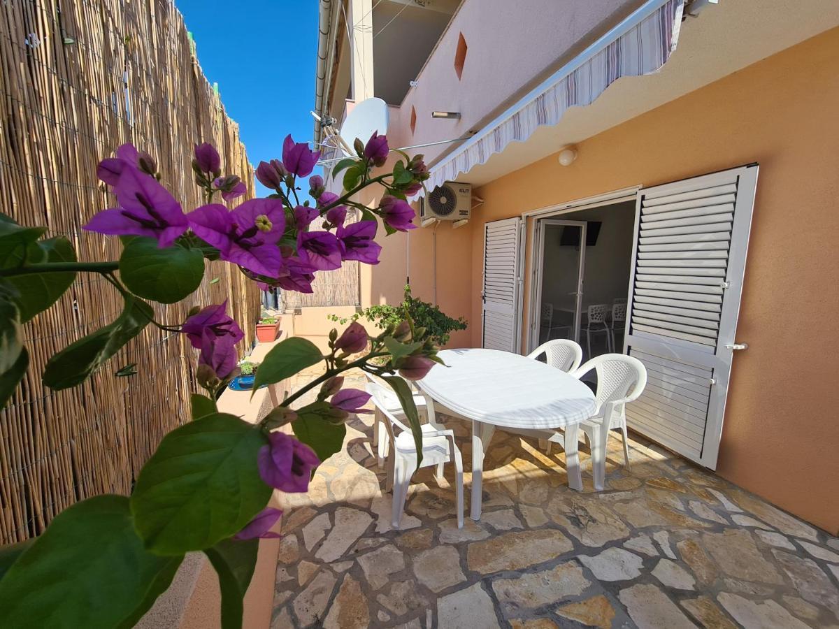 Apartments Barbati Kustići Eksteriør billede