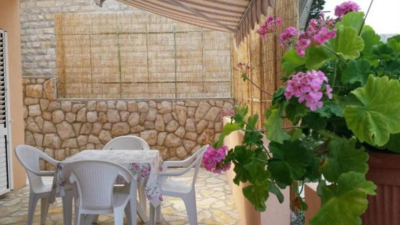 Apartments Barbati Kustići Eksteriør billede
