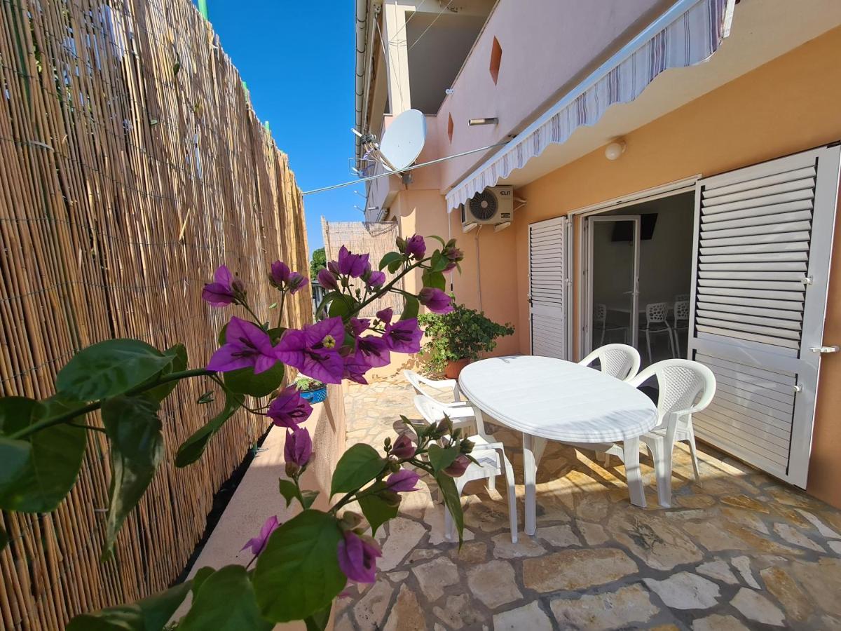 Apartments Barbati Kustići Eksteriør billede