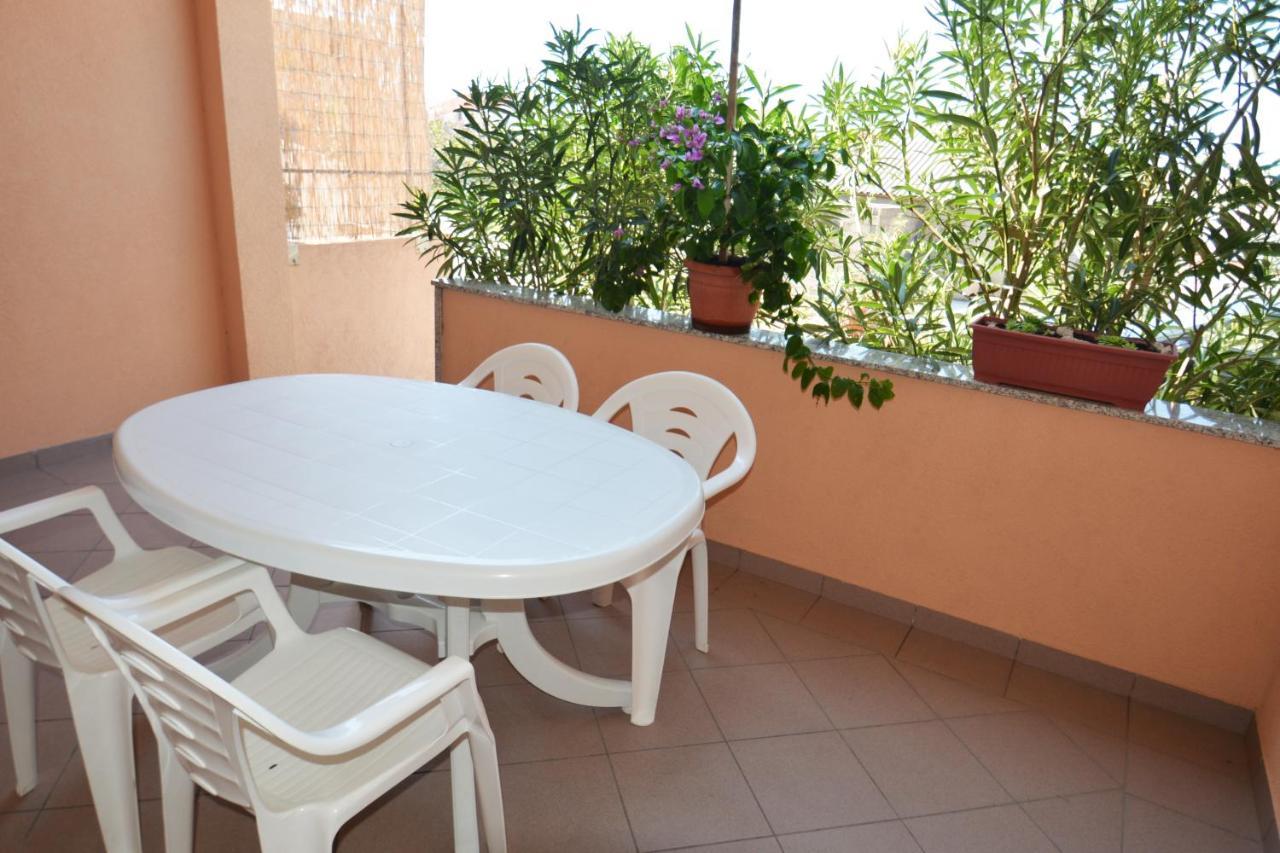 Apartments Barbati Kustići Eksteriør billede