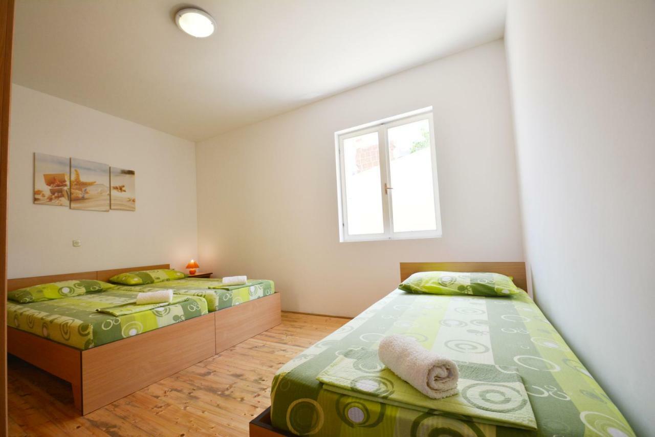 Apartments Barbati Kustići Eksteriør billede
